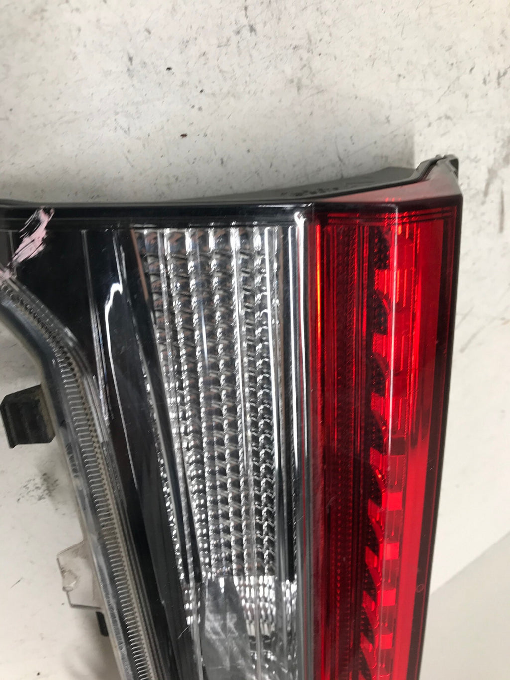 Tail light Damaged LH Driver 2019 2020 2021 Toyota RAV4 81590-42120 OEM