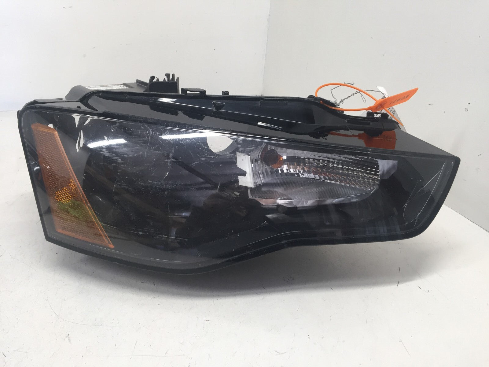 Headlight Damaged Xenon HID Passenger RH Audi A5 S5 2013-2019 8T0941006E OEM