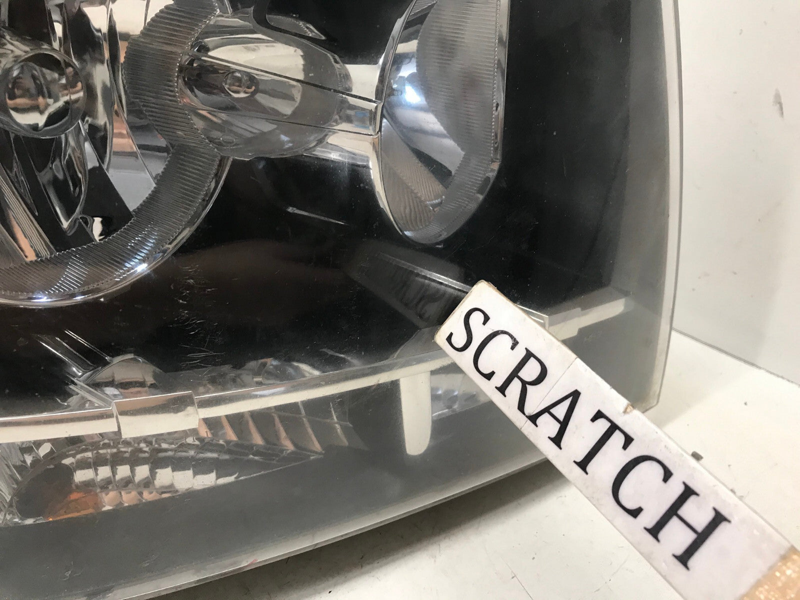 Headlight Damaged Right RH Chevy Tahoe Suburban Avalanche 07-2014 20760579 OEM