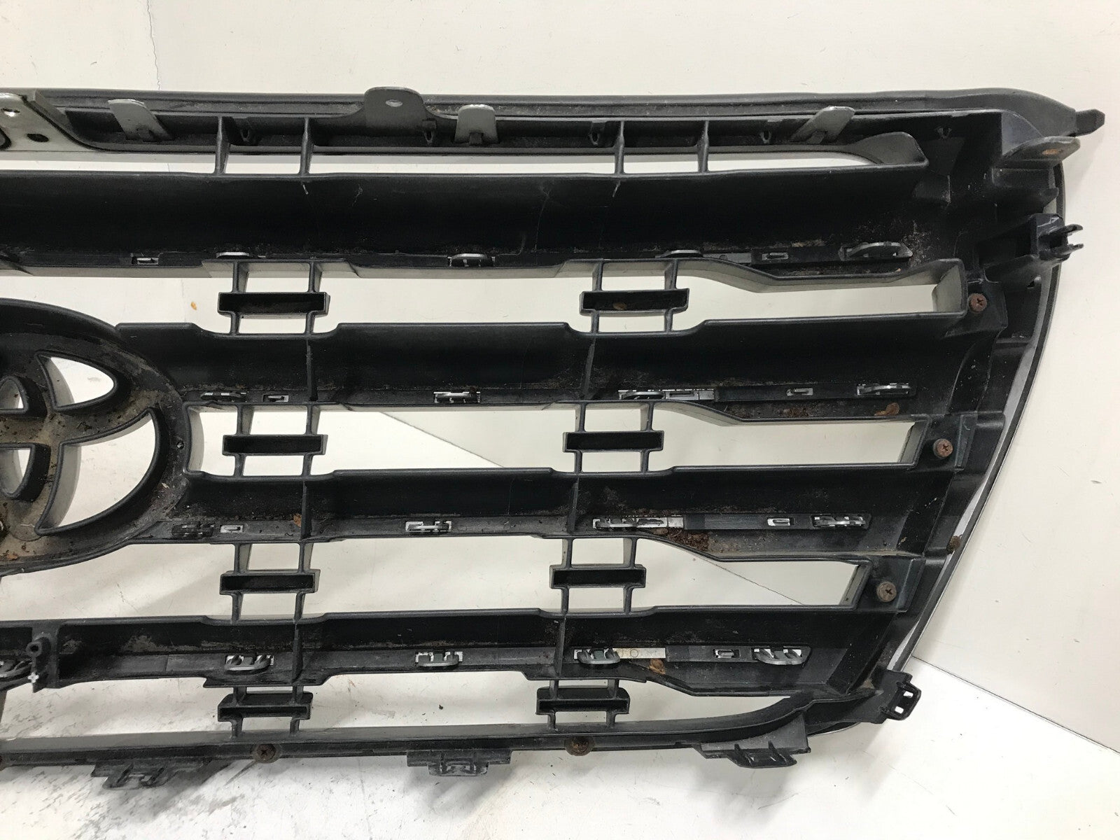 Grill Grille Toyota Landcruiser 2007 53101-60480 OEM