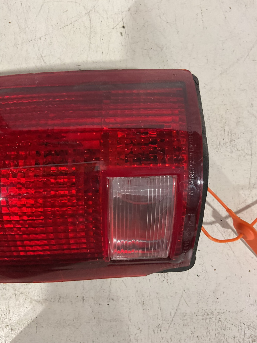Tail light Damaged Passenger RH 1992-1999 Chevrolet GMC GM080-B000R-US56 OEM