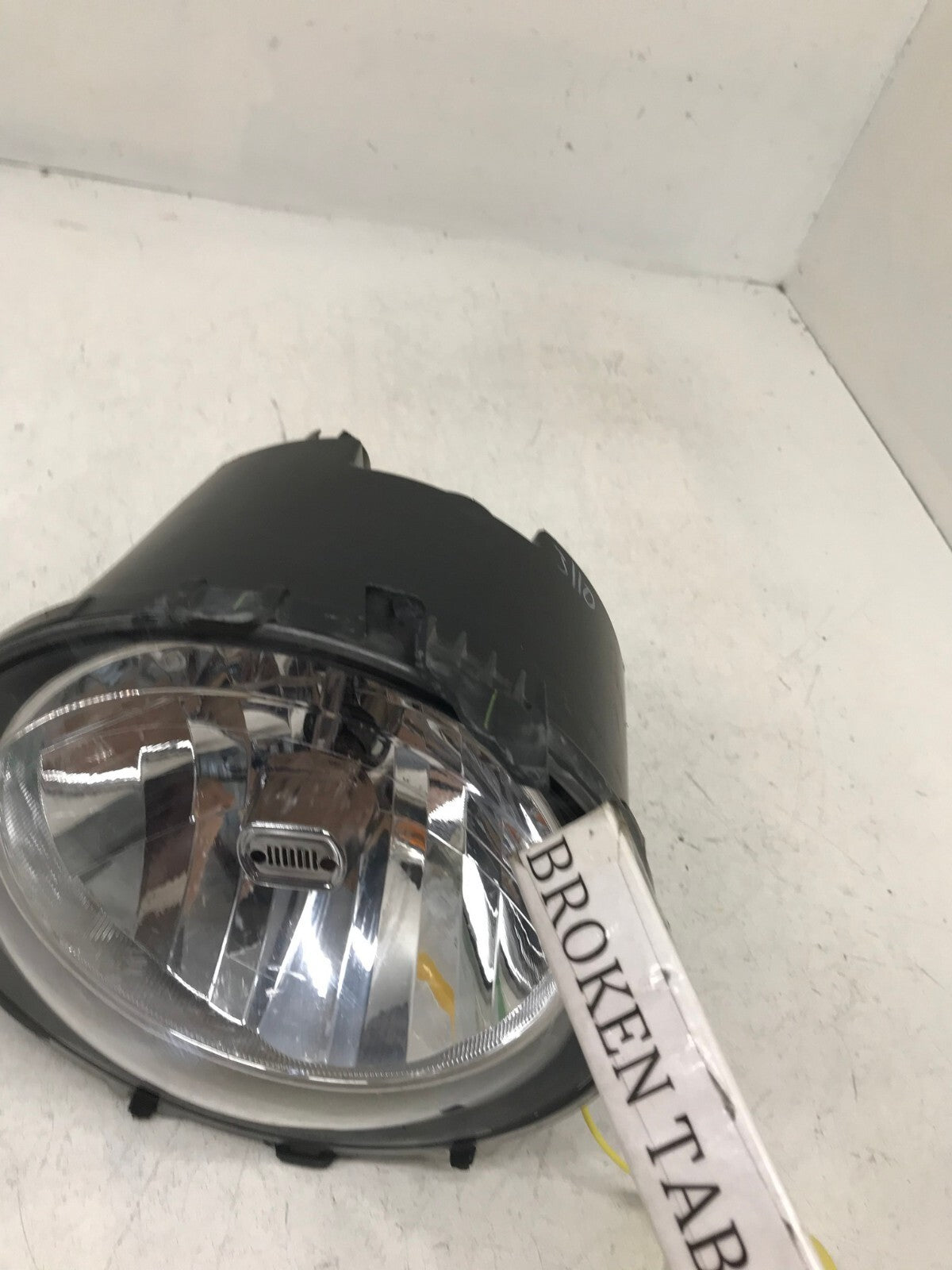 Headlight Damaged Halogen LH Driver Jeep Wrangler JL 2018-2021 55112873AG OEM
