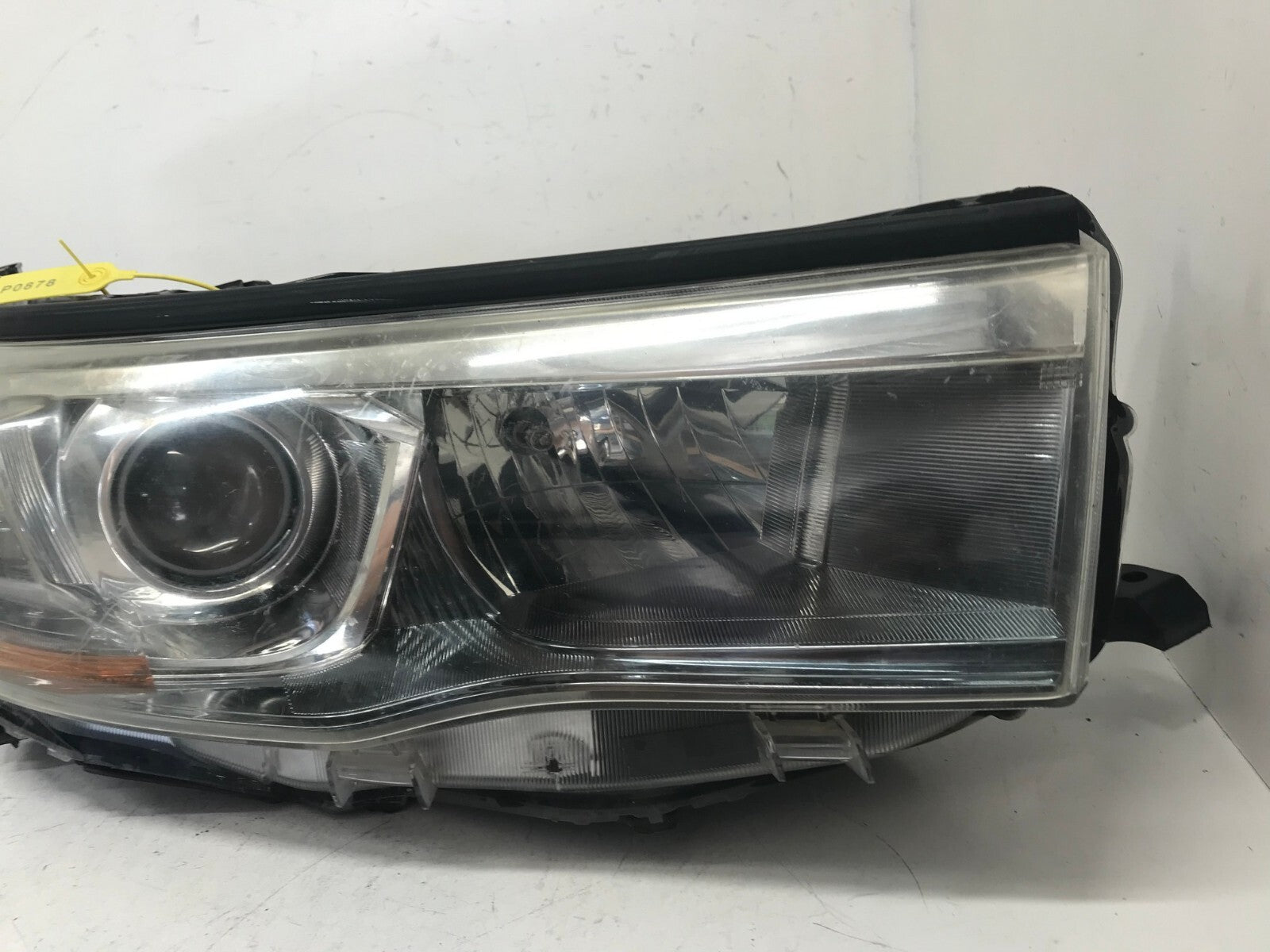 Headlight Damaged Right RH Toyota Highlander LE XLE 2014-2016 81110-0E250 OEM