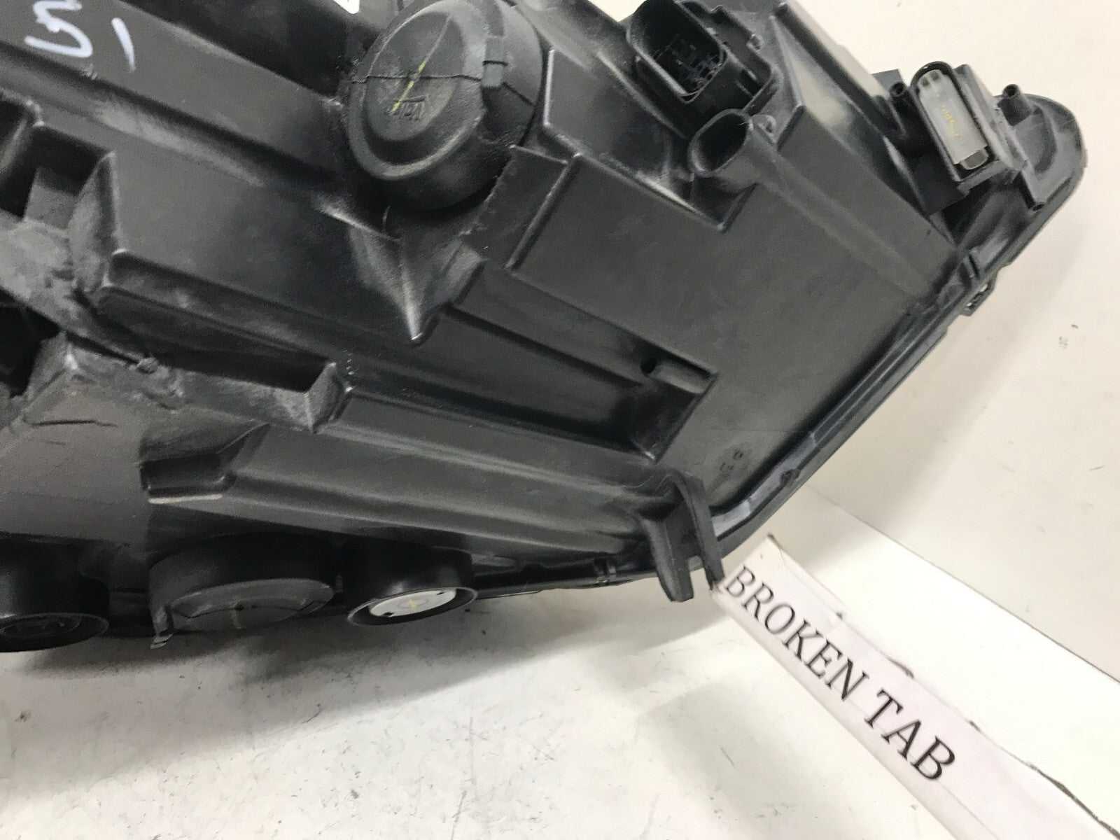 Headlight Damaged LED Left LH Driver Volkswagen Jetta 2019-2022 17A941035C OEM
