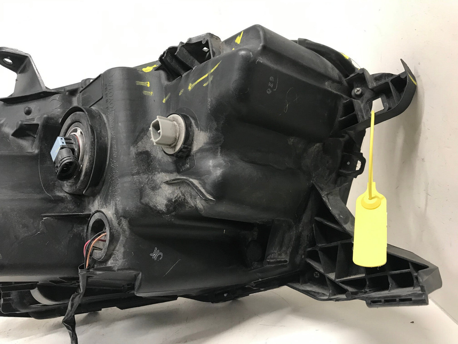 Headlight Damaged Left Driver LH Toyota Tacoma 2016-2021 8115004250 OEM