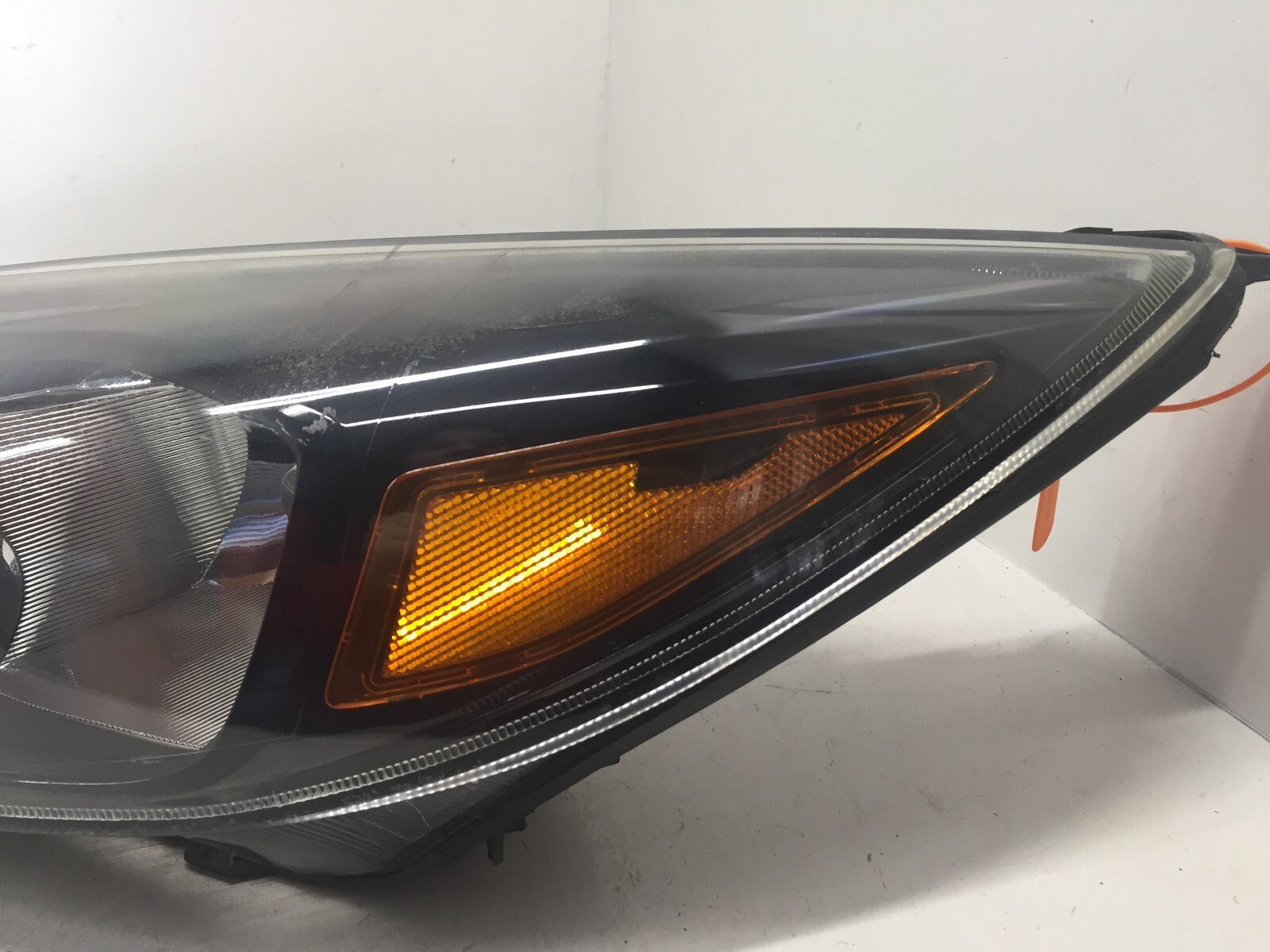 Halogen Headlight Damaged Left Driver LH Ford Focus 2015-2018 F1EB-13W030-J OEM