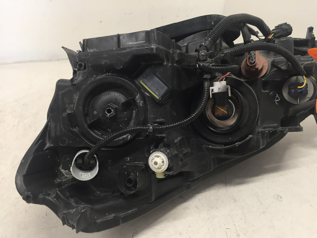 Headlight Damaged Halogen Passenger RH Nissan Sentra 16-2018 26010-3YU0A OEM