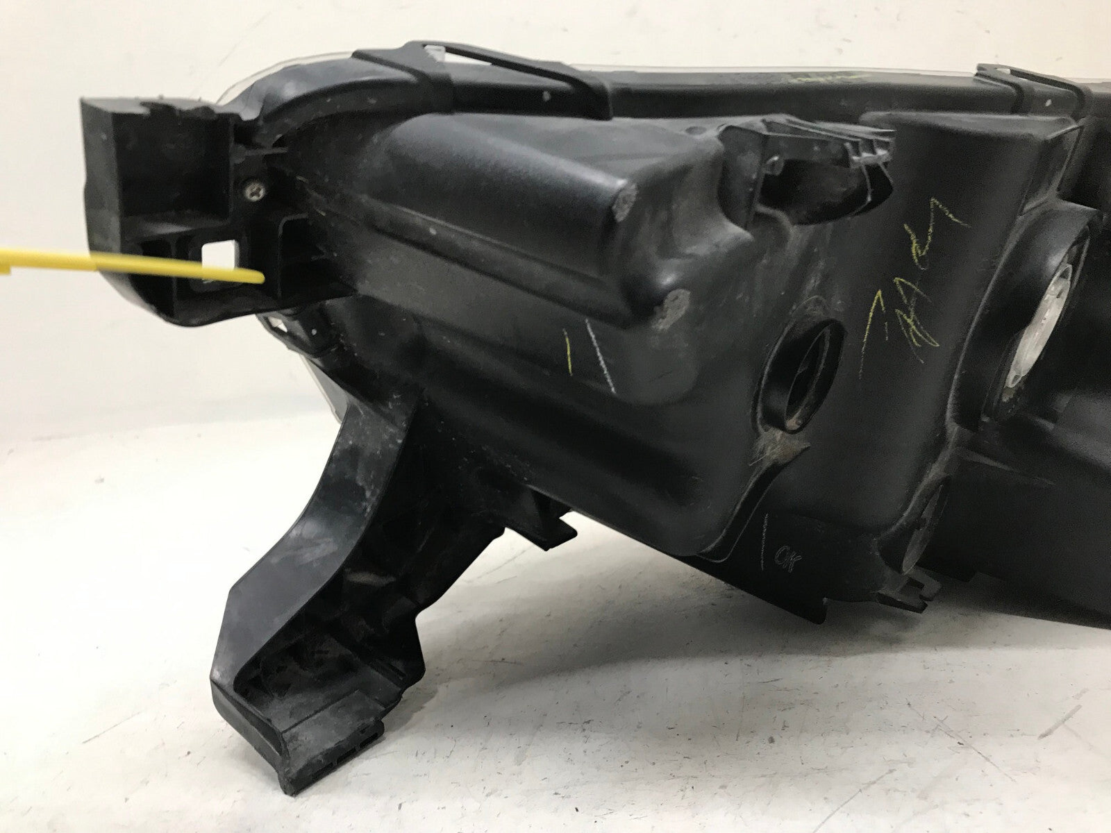 Headlight Damaged Right RH Passenger Toyota Tacoma 2016-2019 81110-04270 OEM