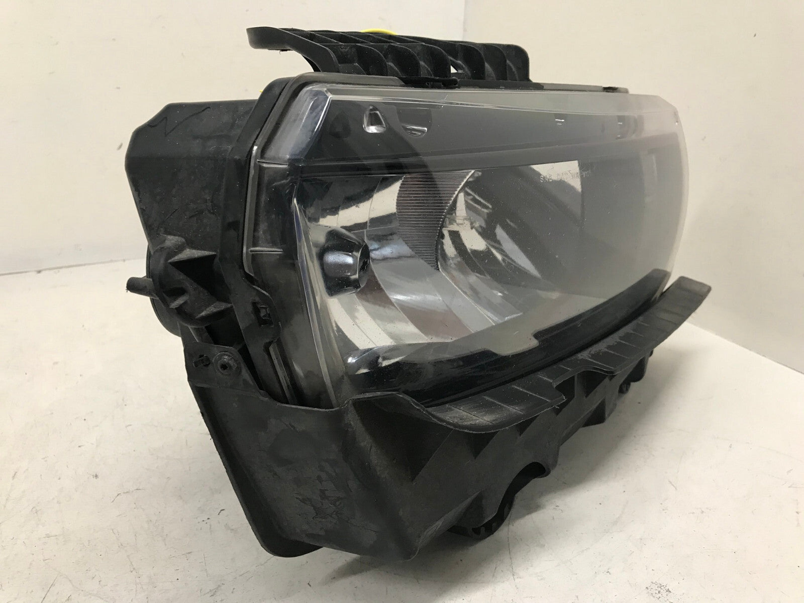 Headlight Damaged Halogen Right RH Passenger Chevrolet Camaro 14-15 23187850 OEM
