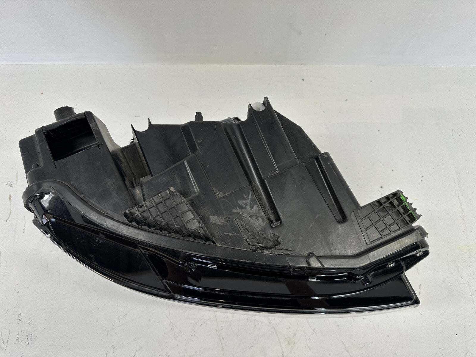Headlight Damaged Passenger RH 2021 22 2023 Jeep Grand Cherokee 68584658AC OEM