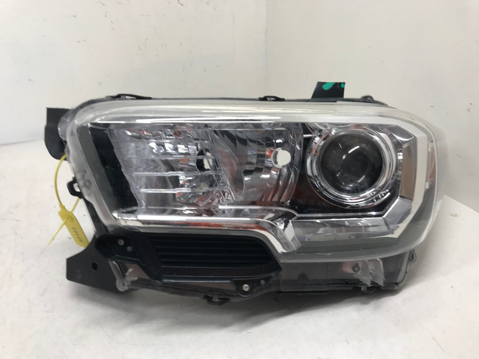 Projector Headlight Damaged Driver LH Toyota Tacoma 2016-2018 8115004250 OEM2
