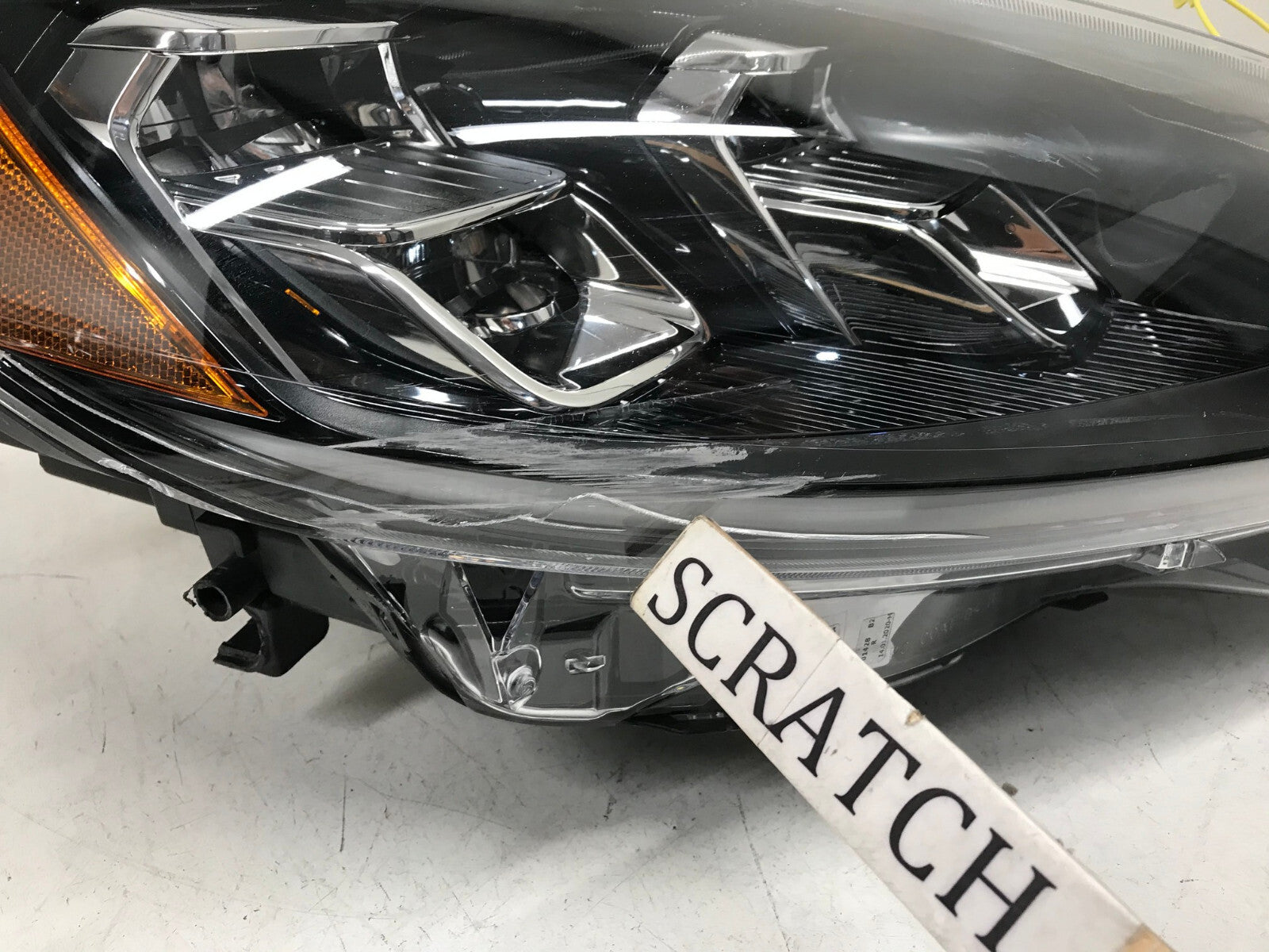 Headlight Damaged LED Passenger RH Ford Escape 2020 2021 LJB6-13E014-AF OEM