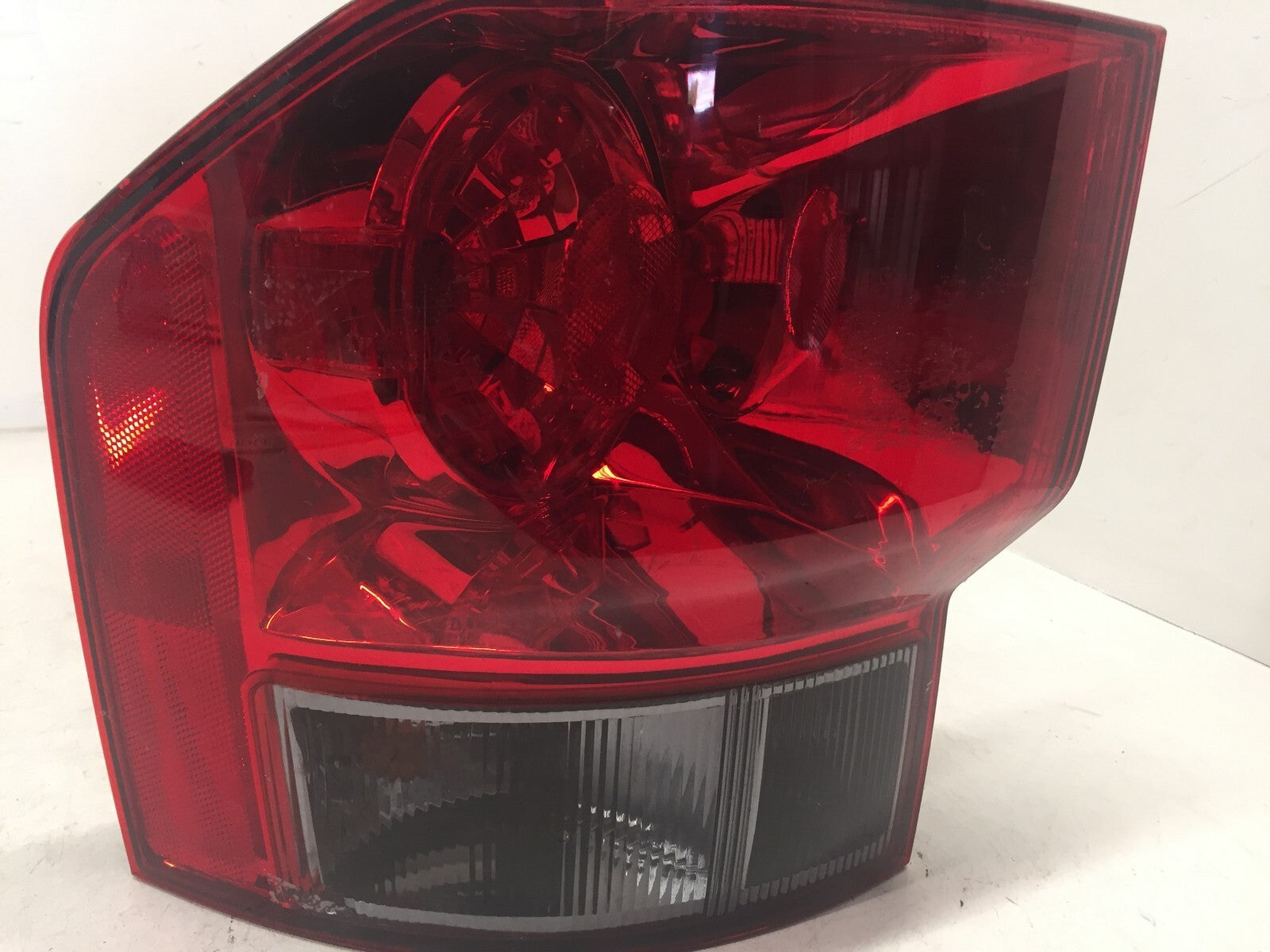 Taillight Damaged Tail Lamp Passenger Honda Element 03-08 33501-SCV-A11 OEM