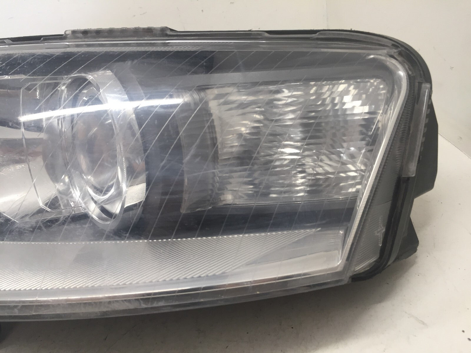 Xenon HID Headlight Damaged Driver Left LH Audi A6 2005-2008 4F0941003BD OEM3