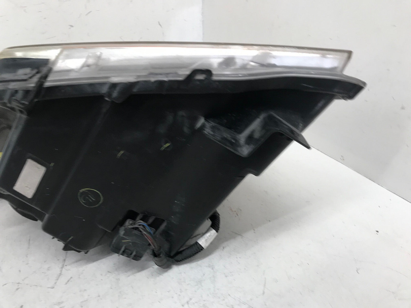 Headlight Damaged Driver LH 2010-2013 Cadillac SRX 20916371 OEM