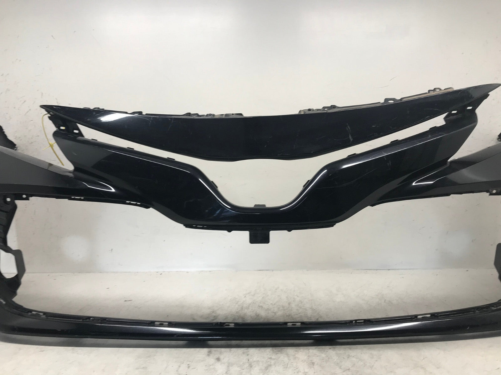 Front Bumper Cover 218 2018-2020 Toyota Camry L/LE/XLE/Hybrid 52119-06D90 OEM
