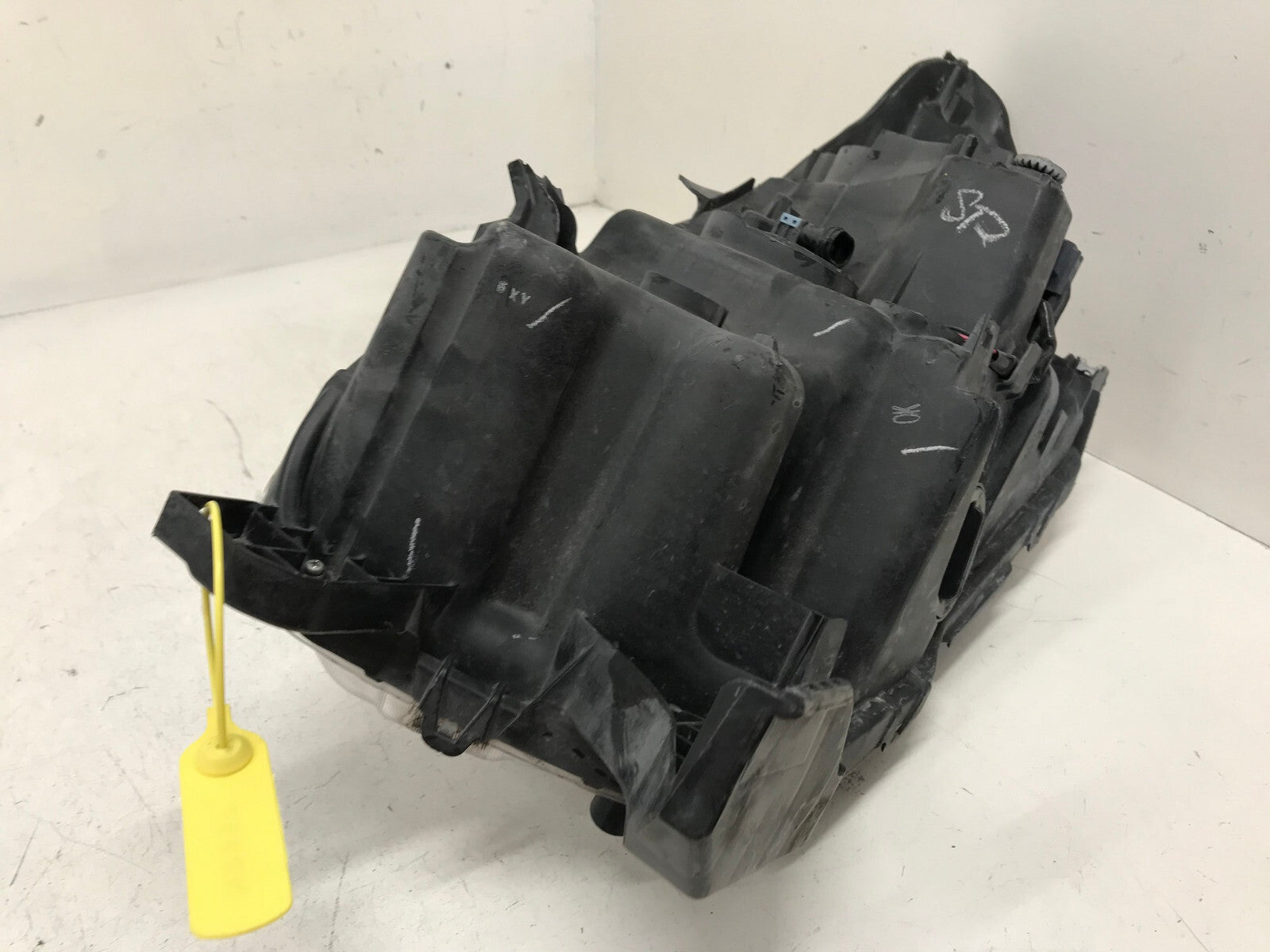 Headlight Damaged Right Passenger RH Toyota Tacoma 2016-2018 8111004270 OEM2