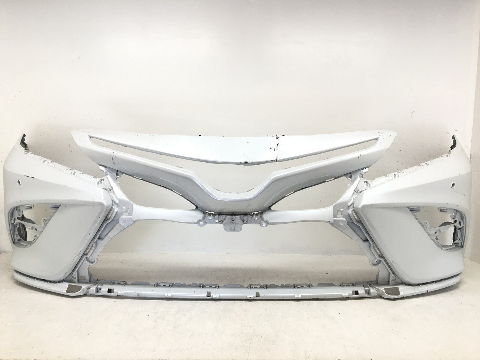 Front Bumper Cover Toyota Camry SE XSE 089 2018 2019 52119-06E20 Original