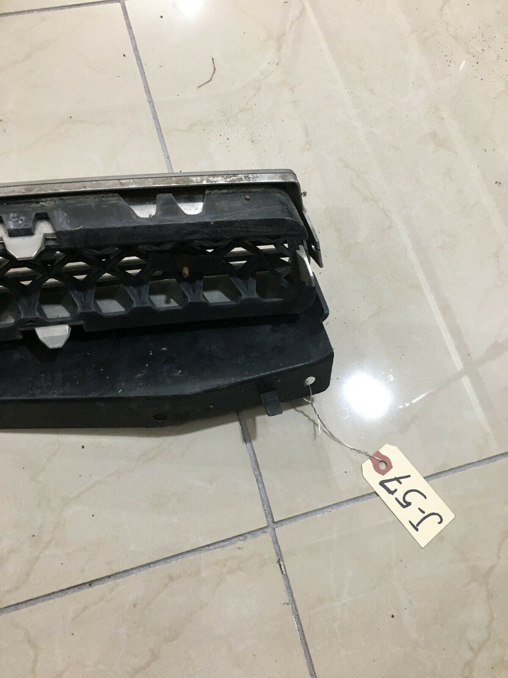 Upper Grille Chevrolet Avalanche 2008-2013 15862128 Original