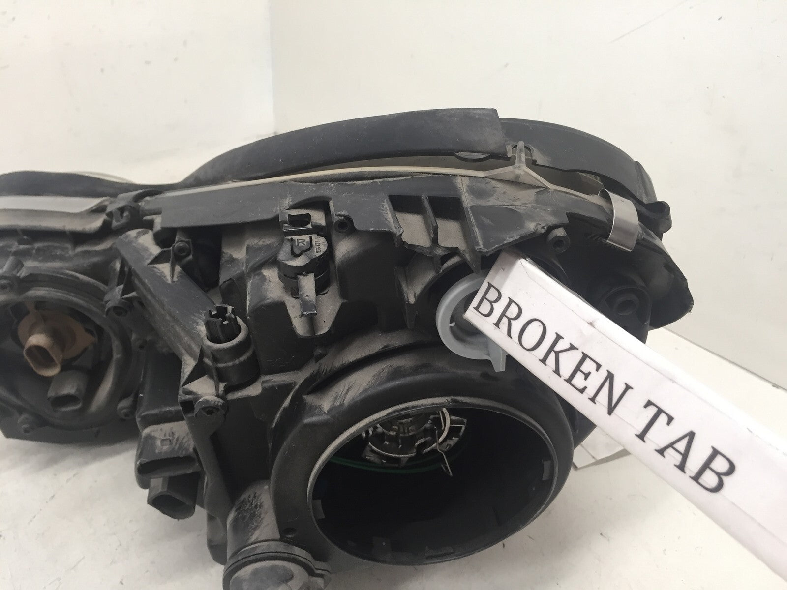 Halogen Headlight Damaged Passr RH for Mercedes E Class E320 E500 03 06 OEM