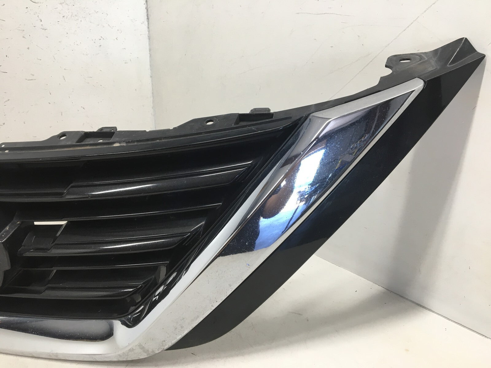 Grille Grill Nissan Altima 2016-2018 62310-9HS1A OEM