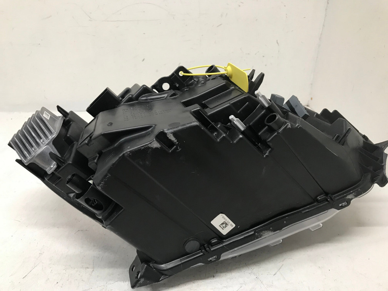 Headlight Damaged Left LH Driver 2019-2021 Volvo XC40 31655996 OEM
