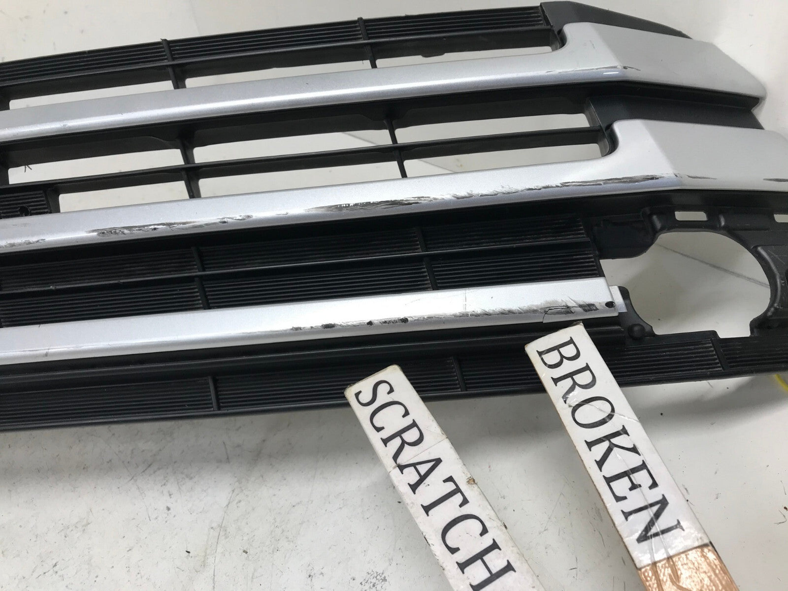 Grill Grille 2017-19 Toyota Highlander Suv 53112-0E180 OEM