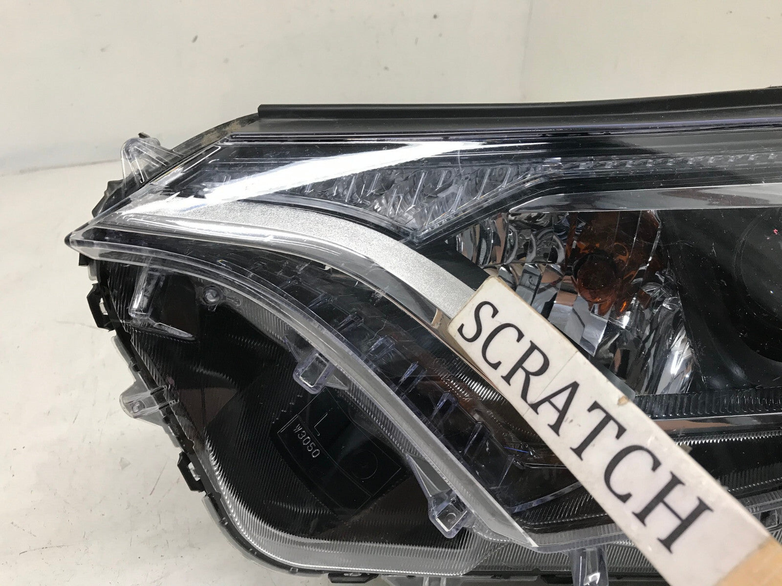Halogen Projector Headlight Damaged Driver LH Toyota RAV4 16-2018 811500R180 OEM
