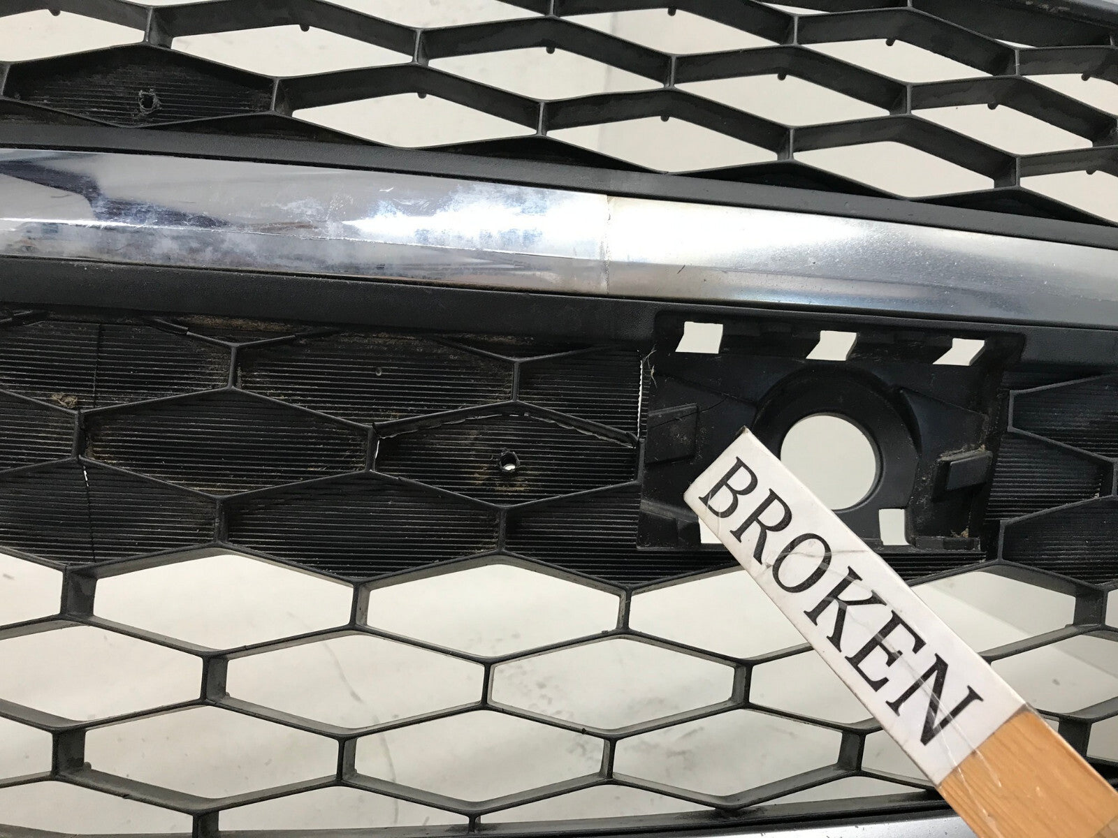 Grille Grill 10-12 Mazda CX9 CX-9 TE69-501T1 OEM