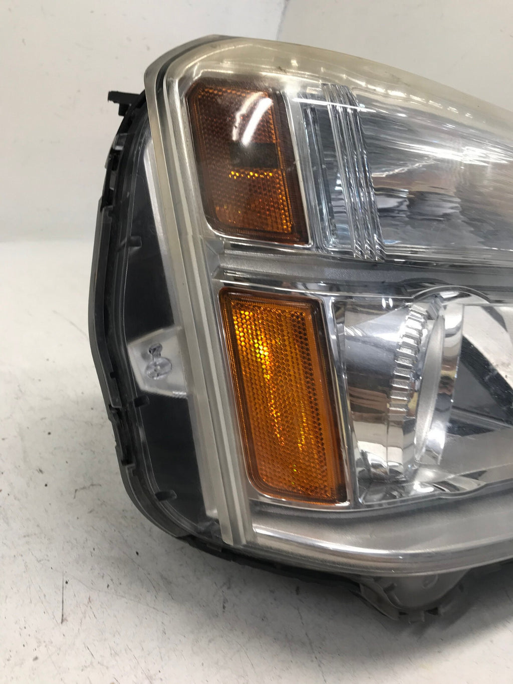 Headlight Damaged Left Driver LH GMC Terrain SL/SLT/SLE 2010-2015 23319180 OEM