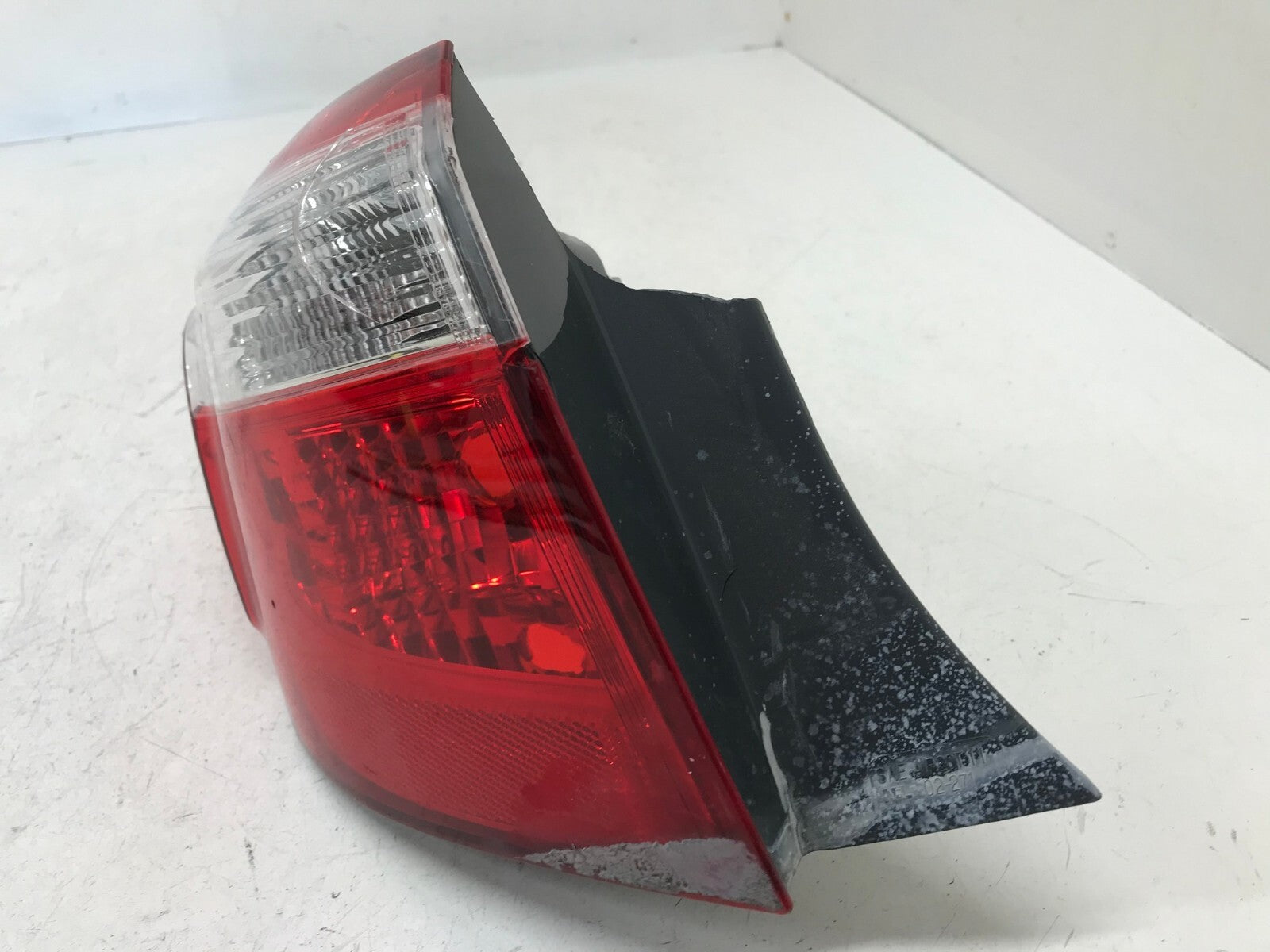 Tail light Damaged LH Driver 17 2018 2019 Toyota Corolla 81550-02B00 OEM
