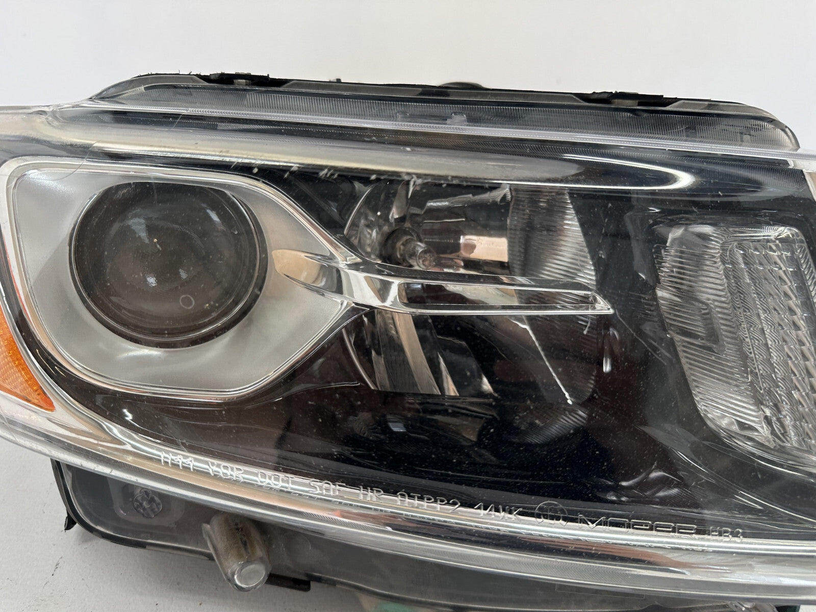 Headlight Damaged Passenger RH 2014 - 2016 Jeep Grand Cherokee 68236108AC OEM