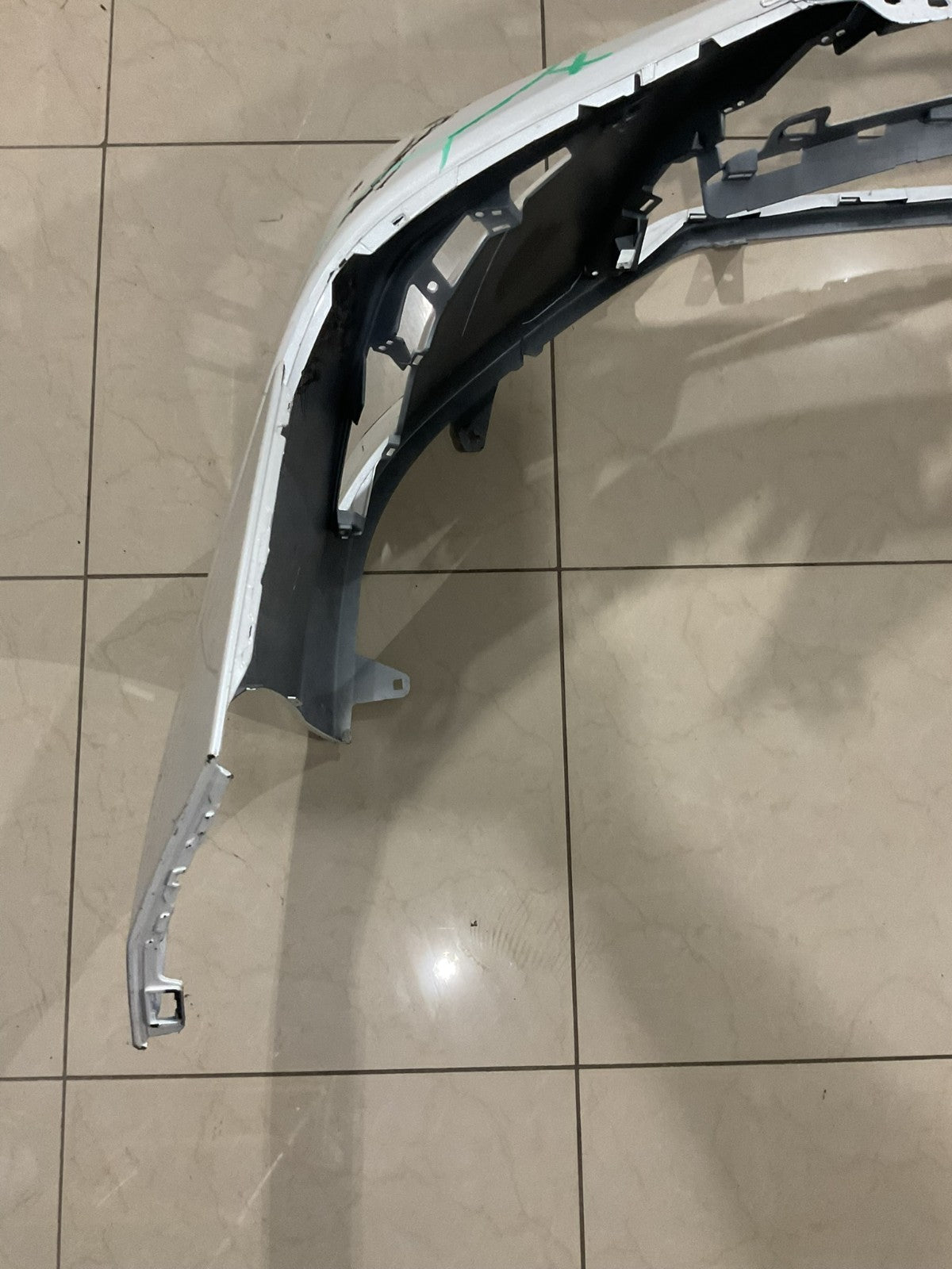 Front Bumper Cover White Lexus ES350 Base 2019 52119+06j00 OEM