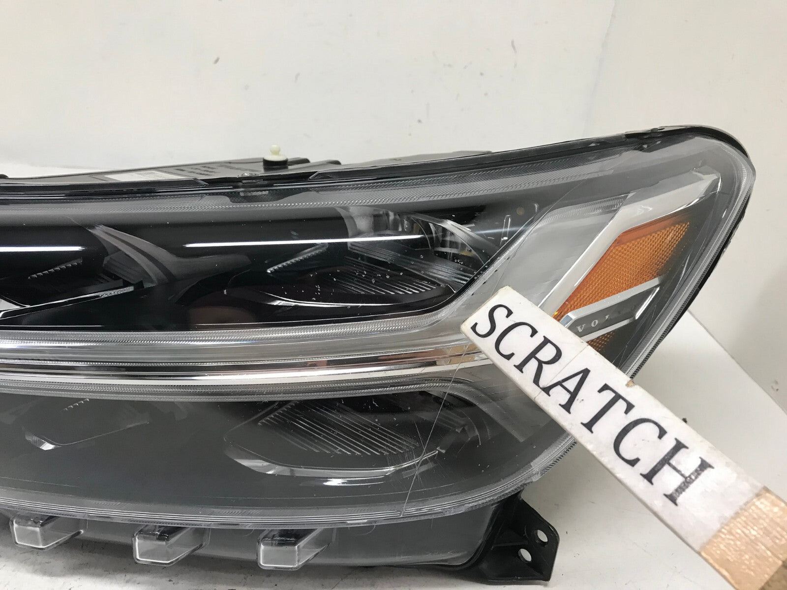 Headlight Damaged Left LH Driver 2019-2021 Volvo XC40 31655996 OEM