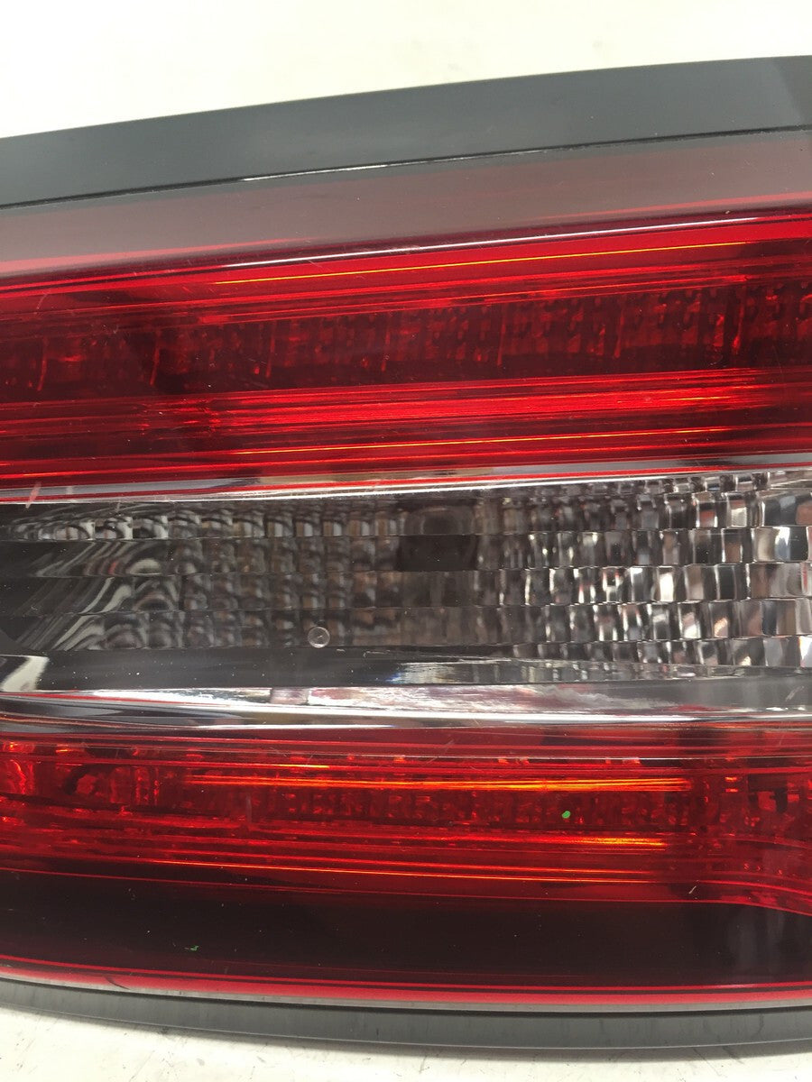 Inner Tail light Damaged Lamp Passenger Jeep Cherokee 14-2018 68102920AC OEM