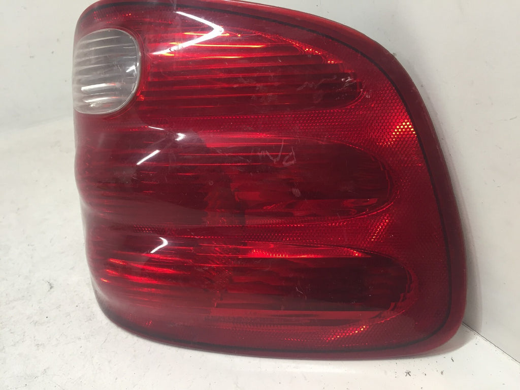 Tail light Damaged Taillight Right RH Ford F 150 2000-2004 YL3X-13440-A OEM2