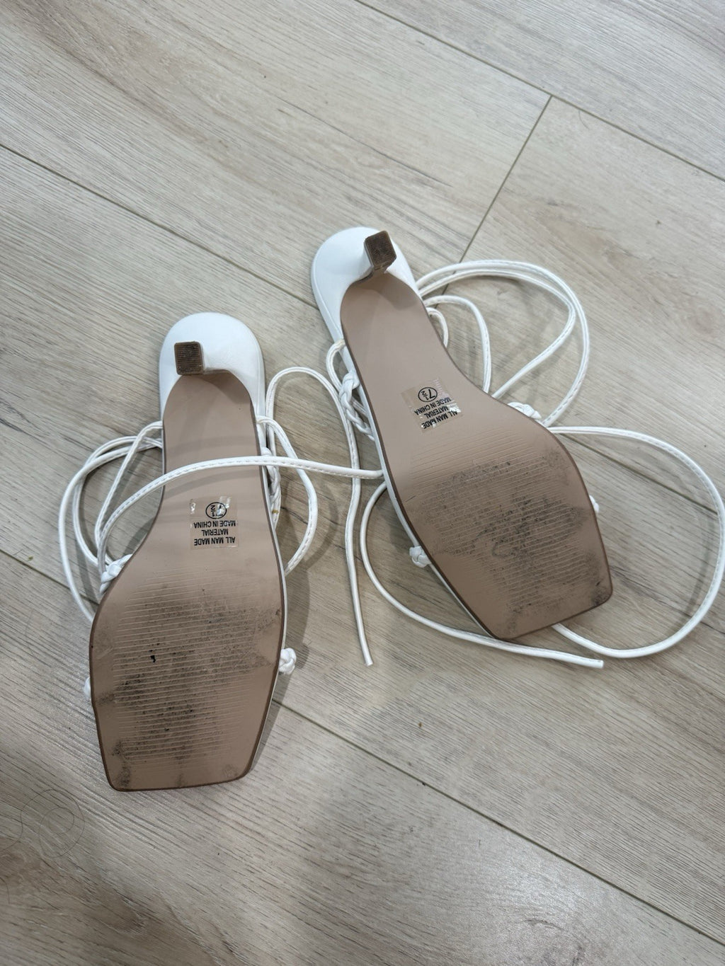 Heart in D Brand ~ Women's Size 7.5 White Shoes
