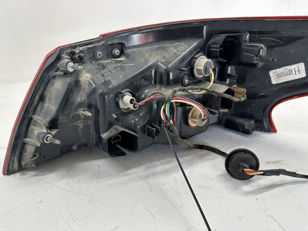 Tail light Damaged Left Driver LH 2016 - 2018 Nissan Altima 265509HS0A OEM