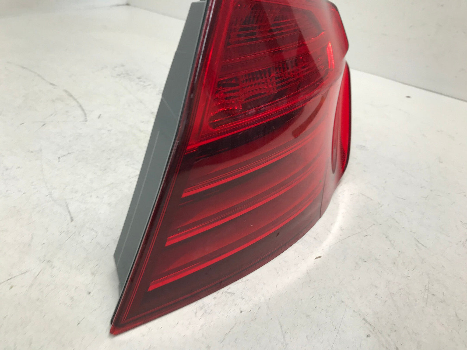 Tail light Damaged RH Passenger BMW 5Series F10 2014 15 2016 63217312708 OEM