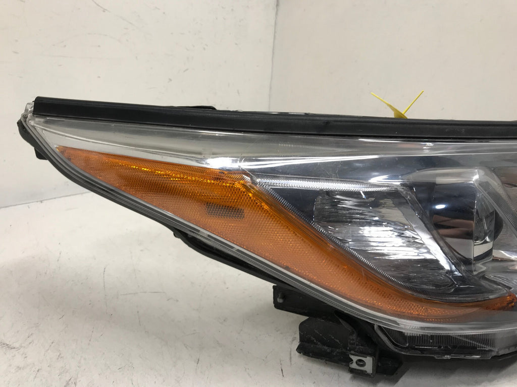Headlight Damaged RH Passenger 2014 2015 2016 Toyota Highlander 81110-0E250 OEM