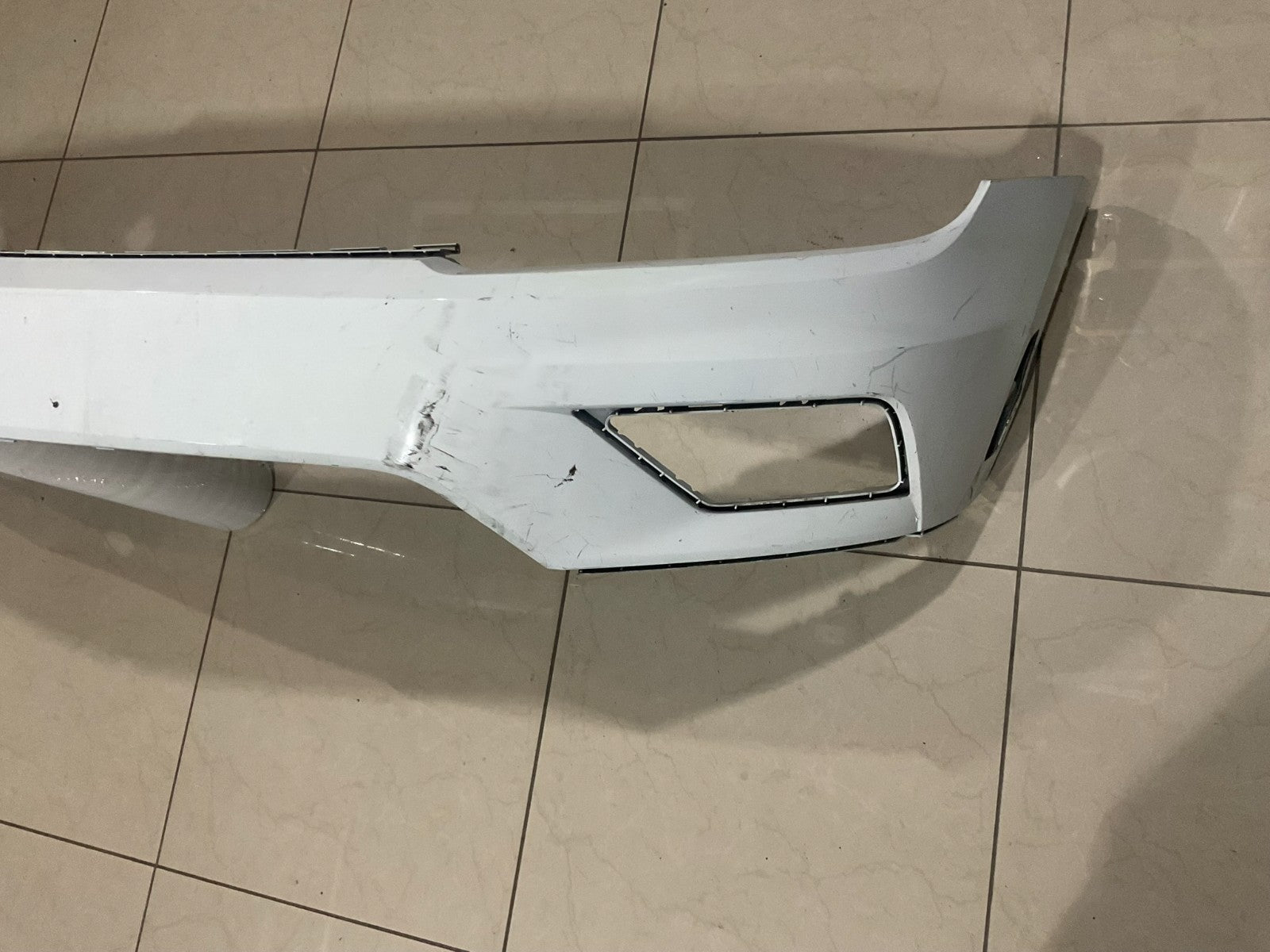 Front Bumper Cover White 2018-2021 Volkswagen Tiguan 5nn+807+221 OEM