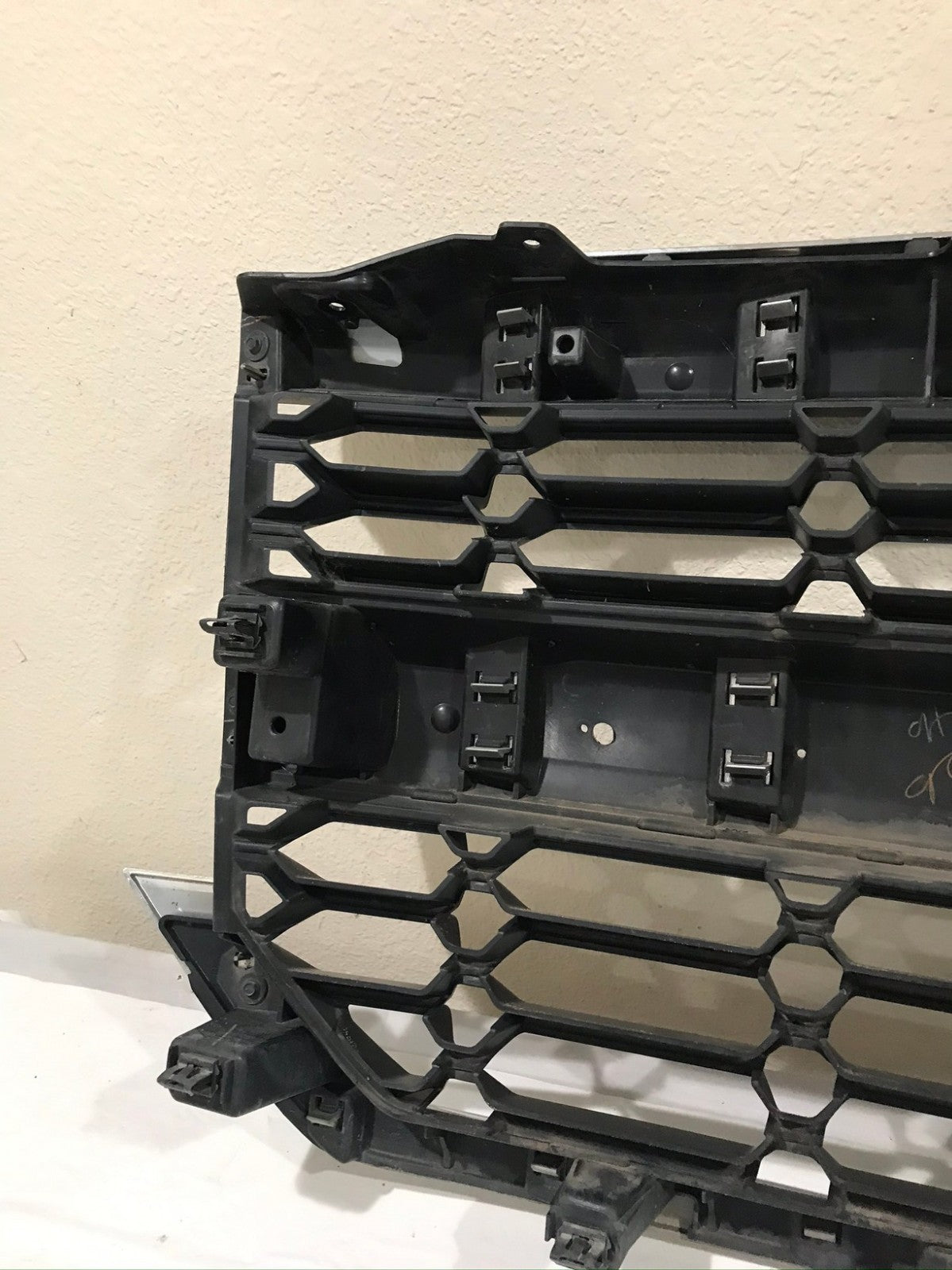 Grill Grille 2017-2019 Cadillac XT5 23383607 OEM