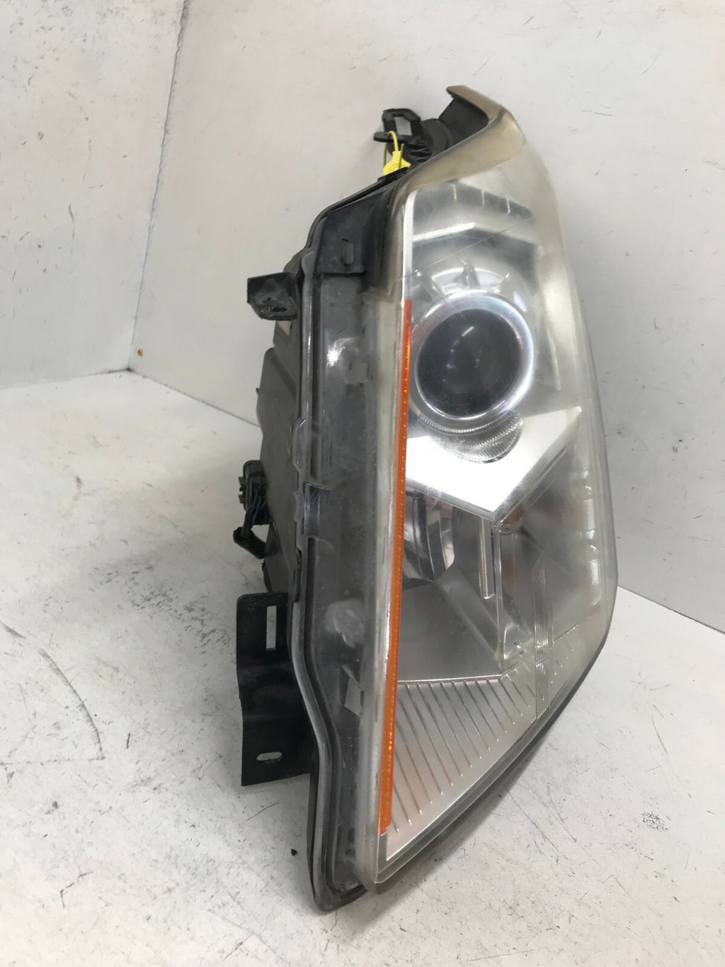 Headlight Damaged Driver LH 2010-2013 Cadillac SRX 20916371 OEM