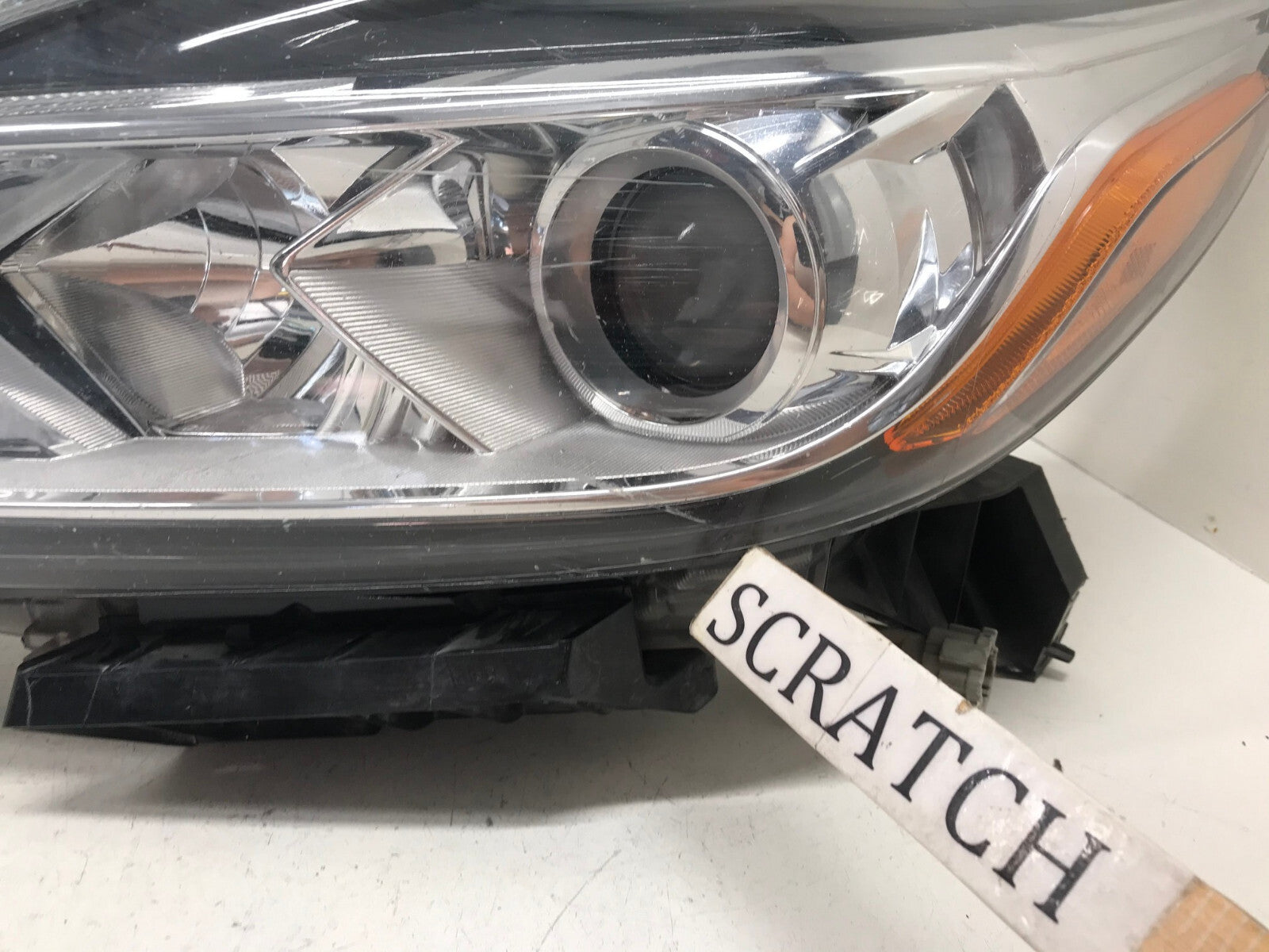 Headlight Damaged Left LH Driver Nissan Altima 2016-2018 260609HS0A OEM