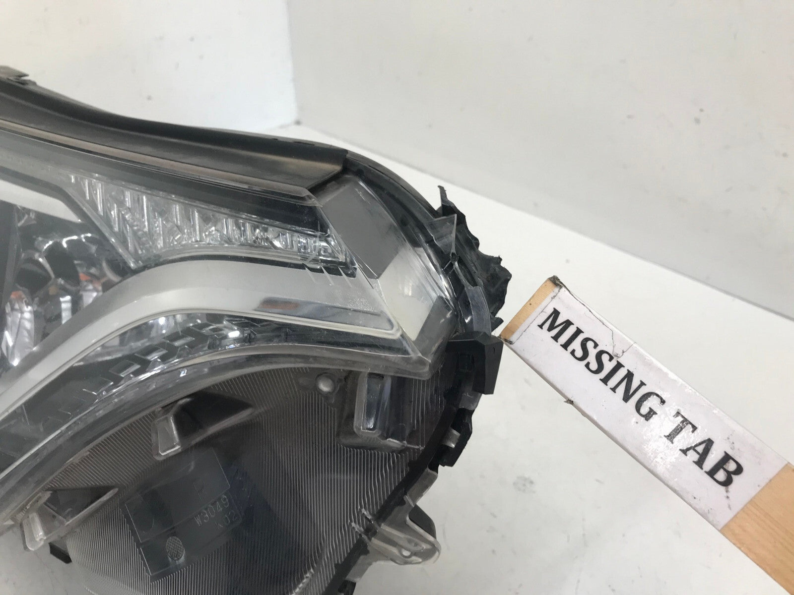 Projector Headlight Damaged Right RH Toyota RAV4 2016 2017 2018 8114542670 OEM