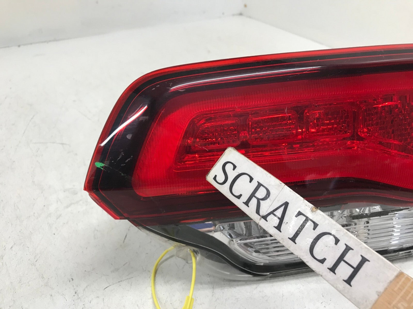 Tail light Damaged Passenger RH 14-21 Jeep Grand Cherokee SRT 68142944AF OEM