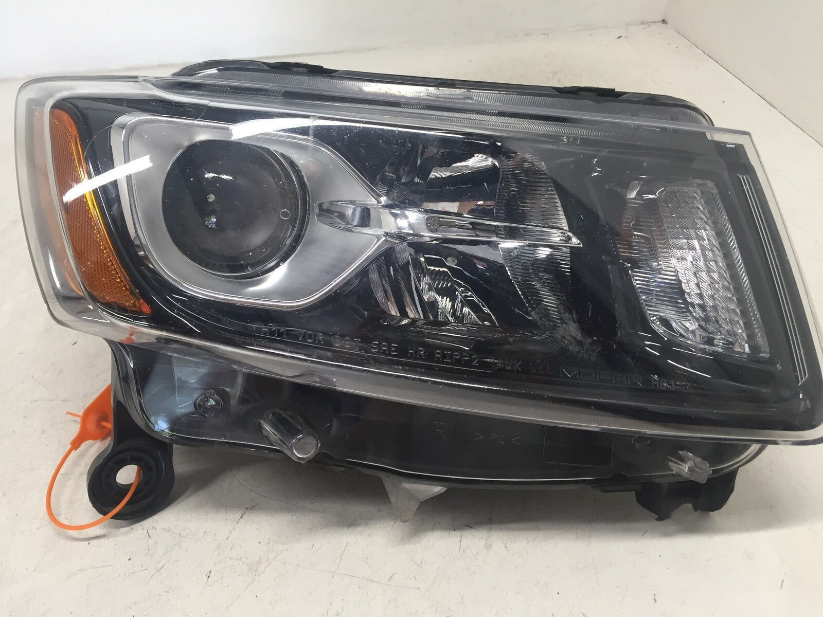 Headlight Damaged Passenger RH Jeep Grand Cherokee 2014 2015 68236108AC OEM2