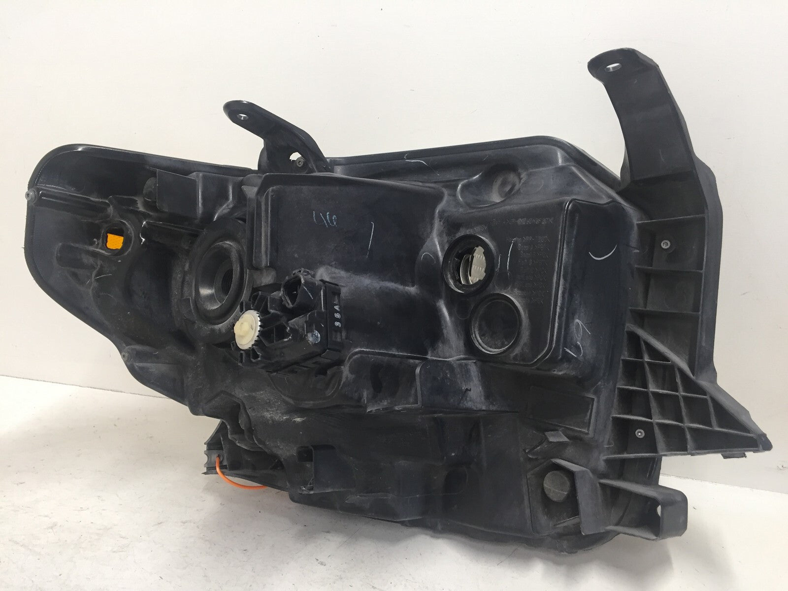 Headlight Damaged Head Lamp LH Driver Toyota Tundra 2014-2020 811500C091 OEM