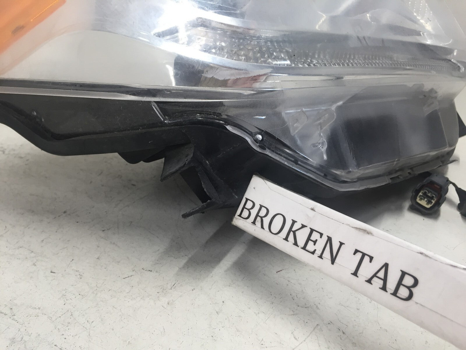 Head light Damaged Lamp Right Passenger RH Toyota Tundra 2014-2020 OEM2