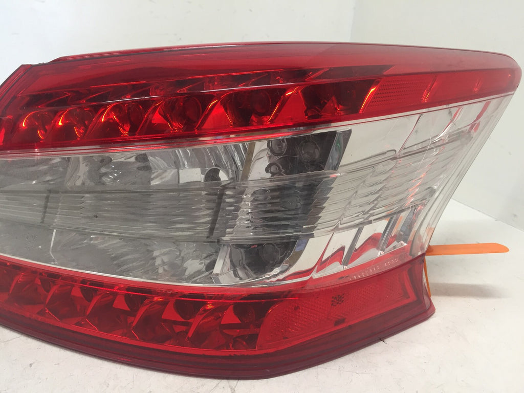 Tail light Damaged Passenger Side RH 2013 2014 2015 183446-02 OEM